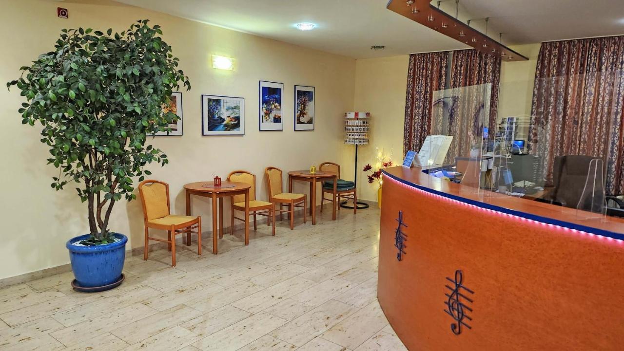 Amadeus Neustadt Отель 3*