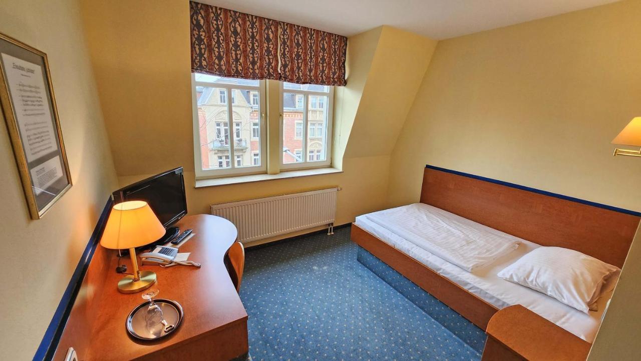 Отель Amadeus Neustadt 3*
