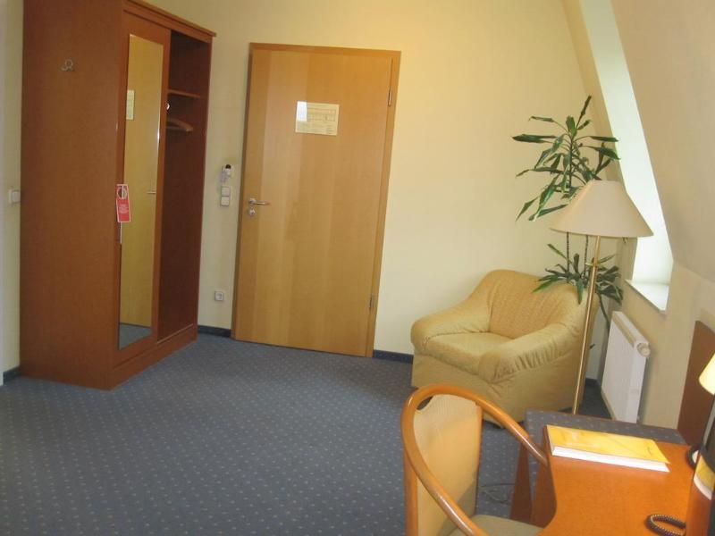 Отель Amadeus Neustadt 3*